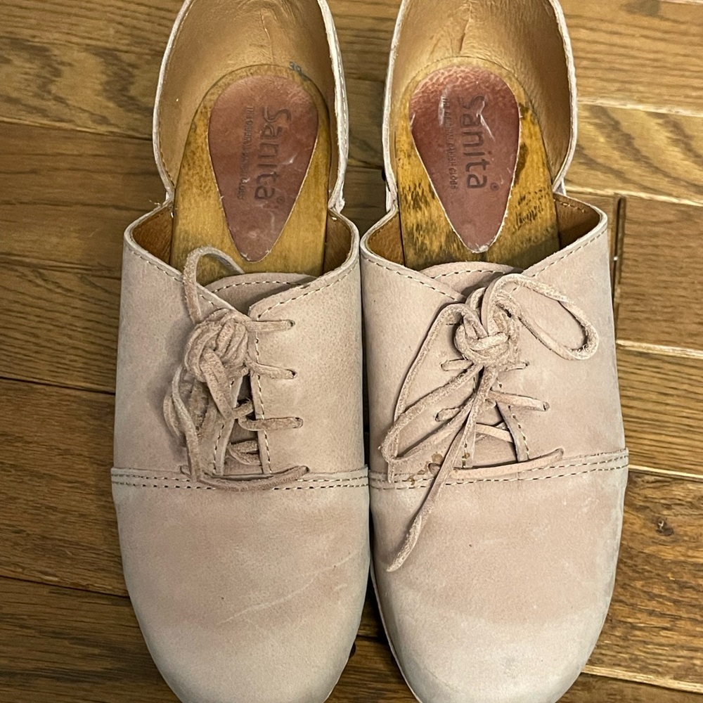 Sanita Women's Light Pink Suede Lace-Up Clogs